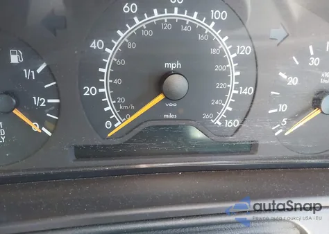 1997 Mercedes-Benz E 320 из США, поврежденный, VIN WDBJF55FXVJ026005